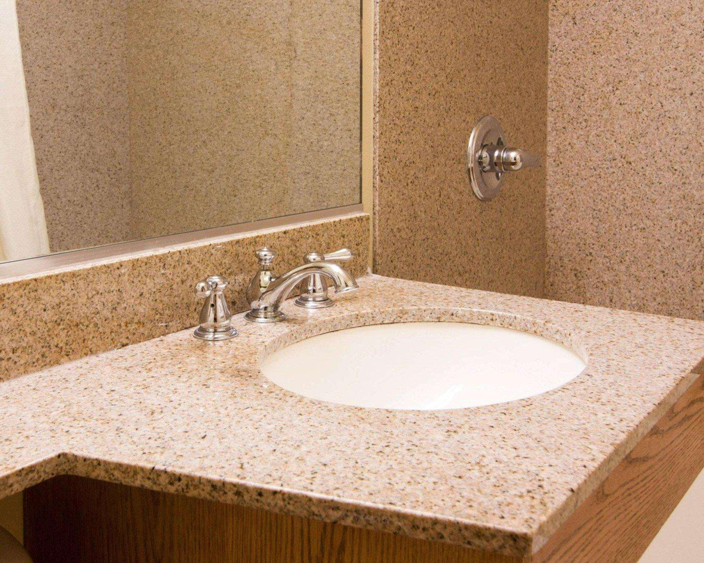 Econo City Center Lodge