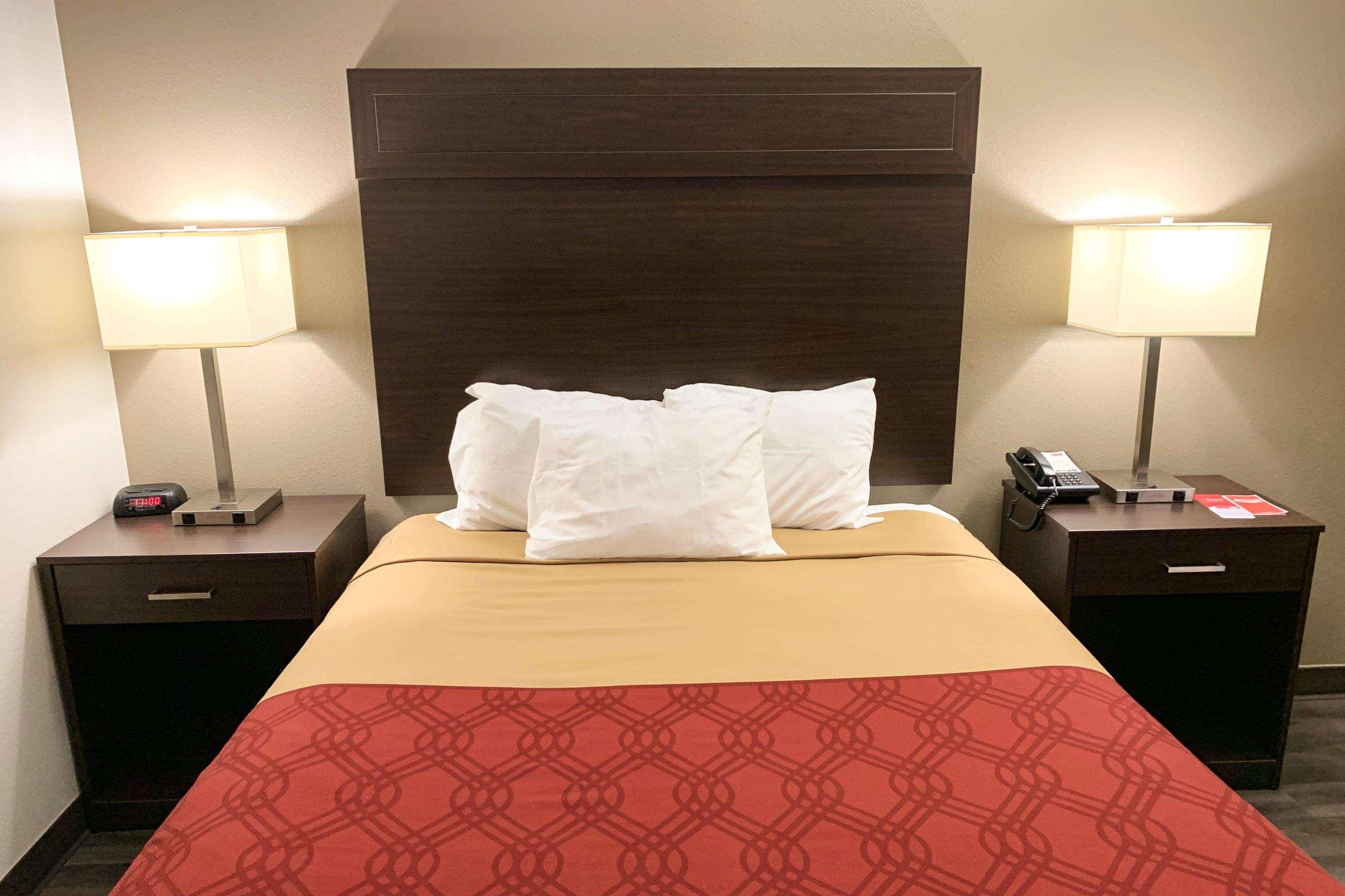 Econo Center Lodge