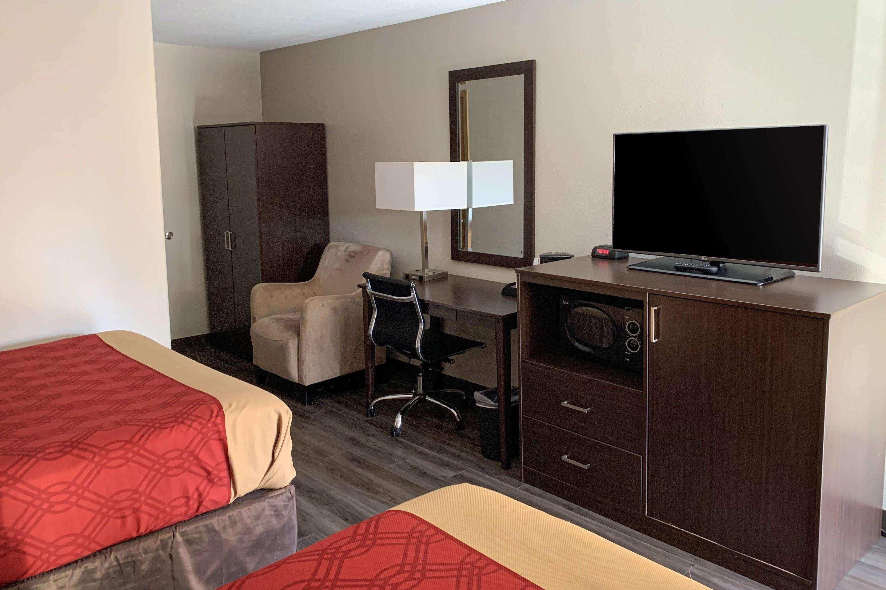 Econo Center Lodge *