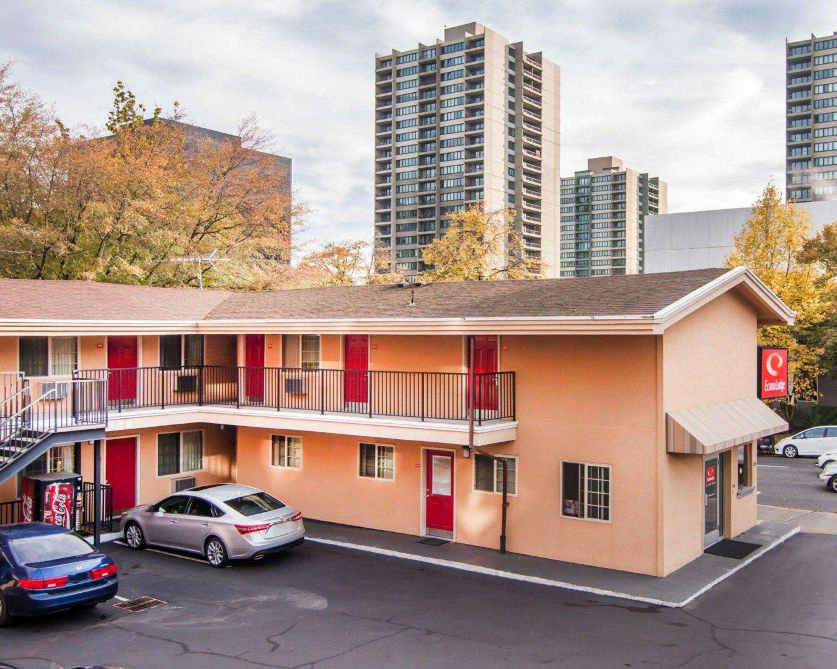 Econo Center Lodge